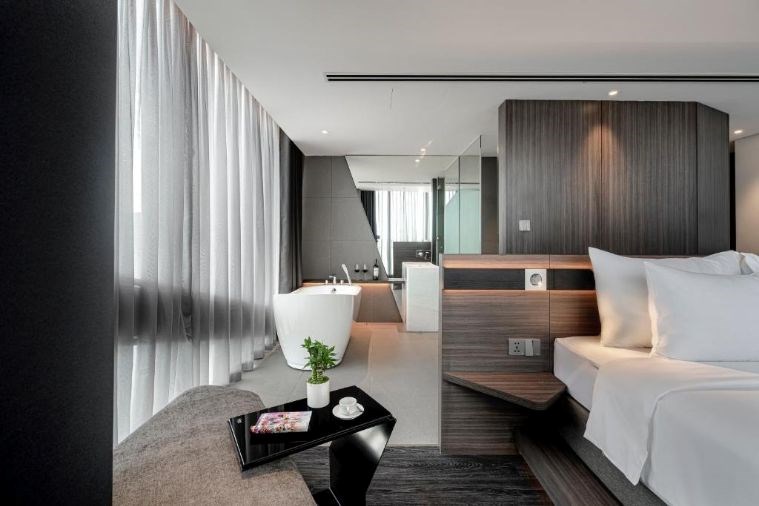 Phòng Suites Balcony City View